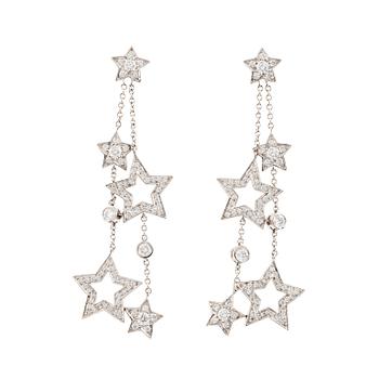 482. Tiffany & Co, Tiffany & Co, earrings, platinum with round brilliant cut diamonds.