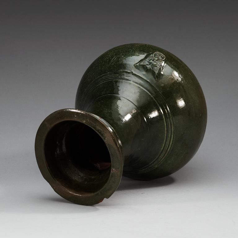 A green glazed jar, Han dynasty (206 BC - 220 AD).