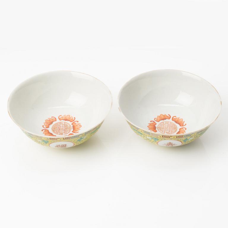 Skålar, två stycken. Kina, tidigt 1900-tal med Guangxus märke.