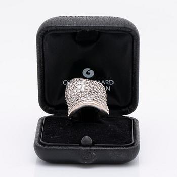 Ole Lynggaard ring, 18K vitguld briljanter ca 4.00 ct tot, "Kiss collection".