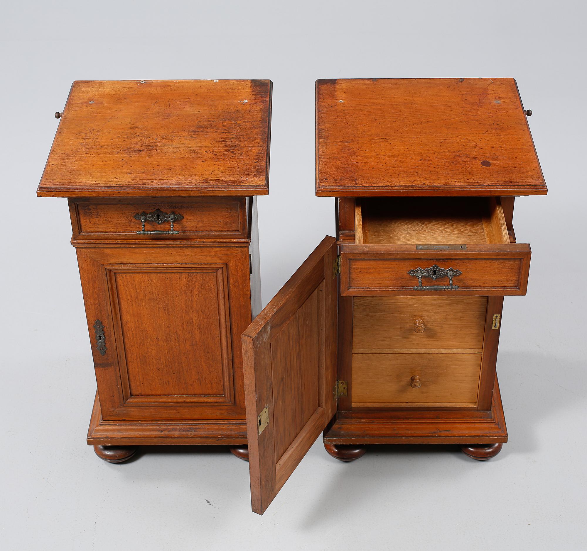 SÄNGBORD, ett par, nyrenässans, 1800-talets slut.