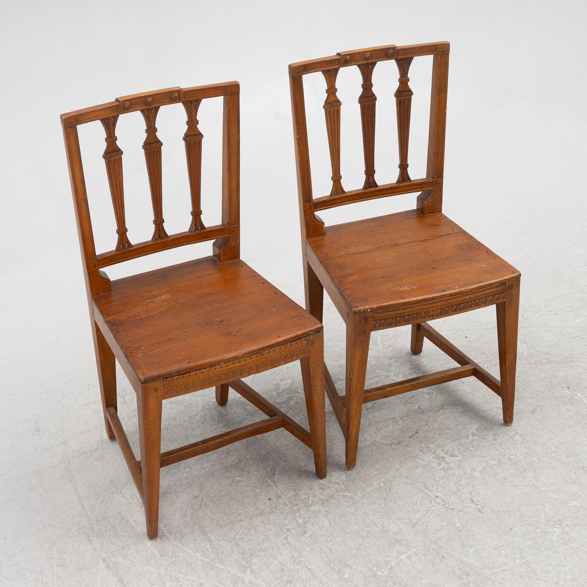 Stolar, ett par, sengustavianska, Medelpad, daterade 1840.