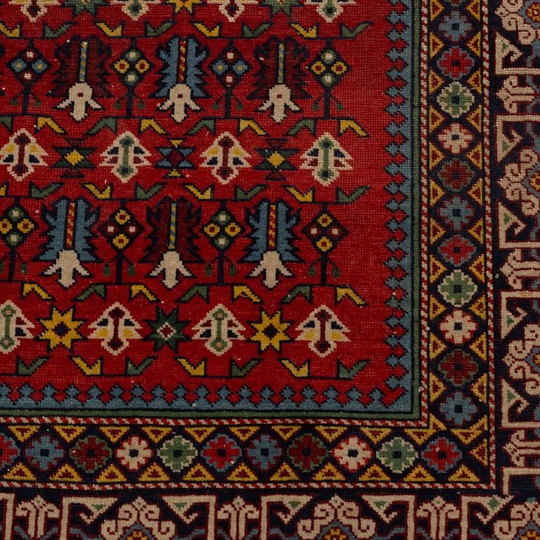 MATTO, a semi-antique Ardebil, ca 182,5 x 130,5 cm.