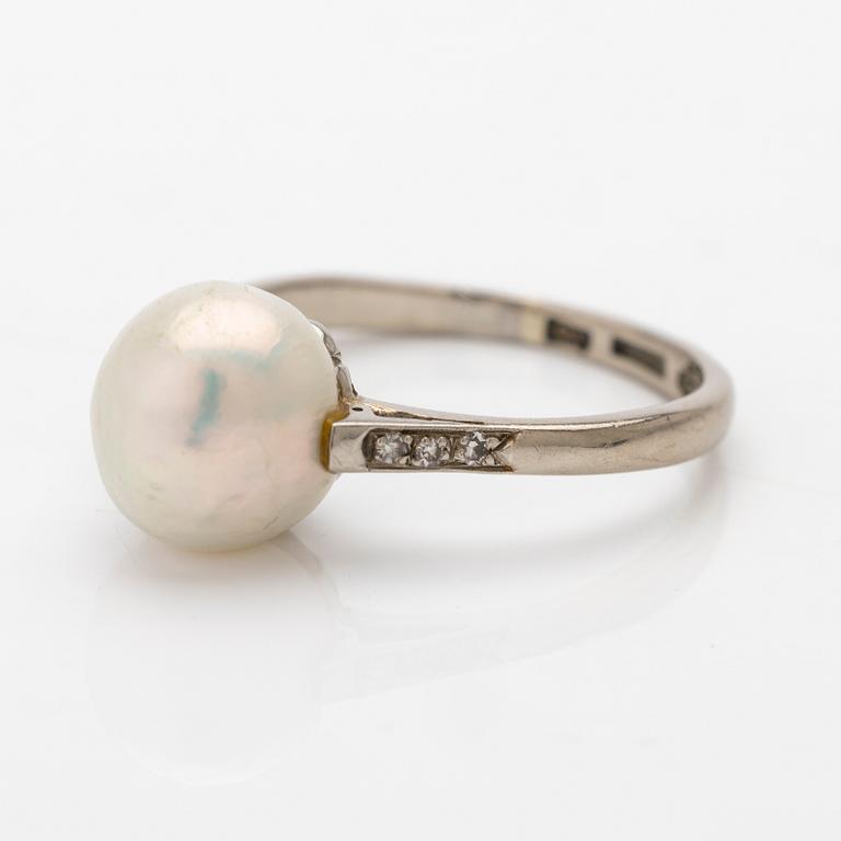 18K white gold ring with diamonds and pearl, CG Hallberg Stockholm 1949.