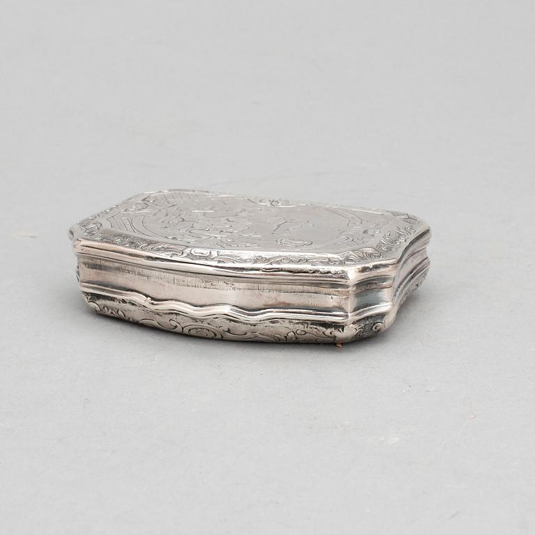 DOSA, silver, Rokoko, 1700-talets mitt. Vikt 103 g.