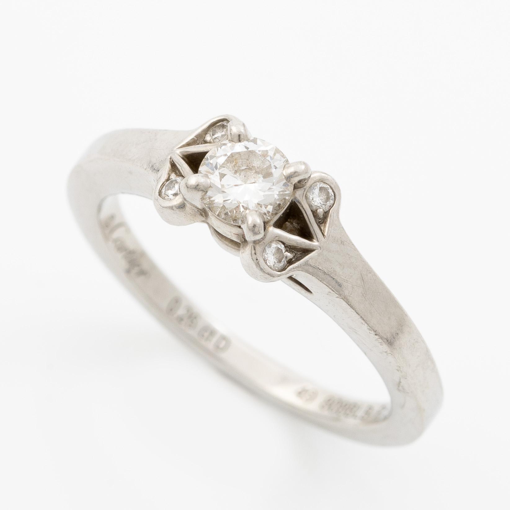 Cartier, ring platinum with round brilliant-cut diamonds.