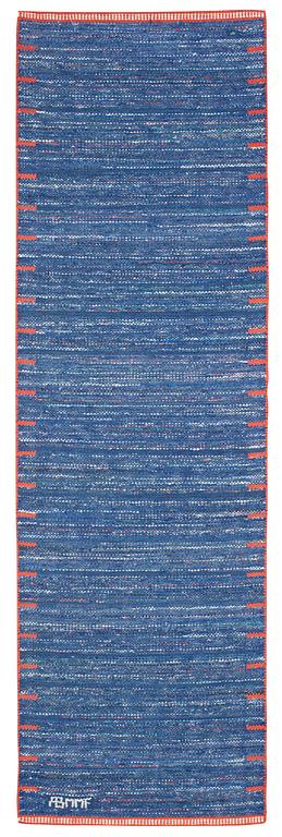 RUNNER. "T.matta, blå". Rag rug, flat weave (Trasmatta, rölakan). 242 x 73,5 cm. Signed AB MMF.