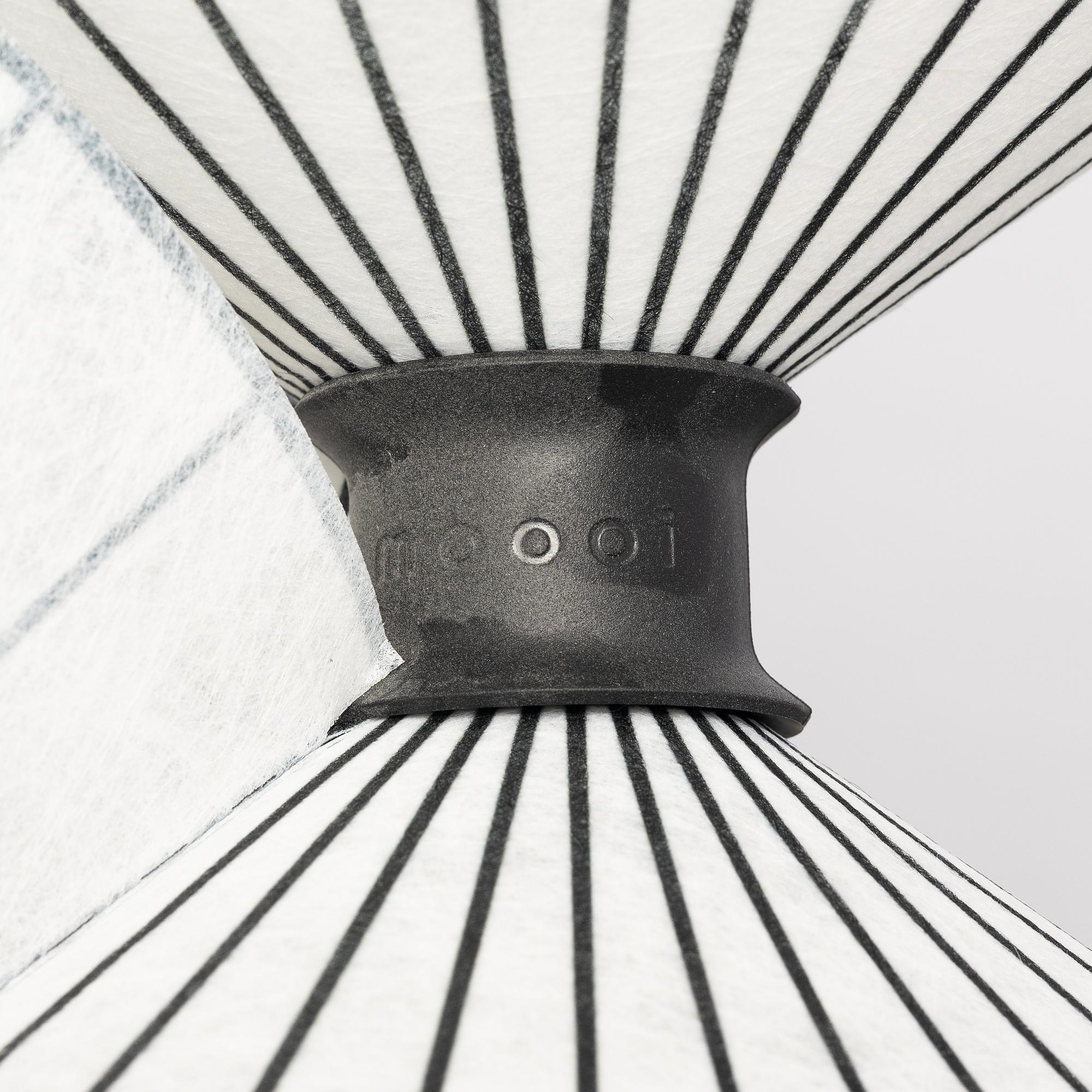 Front, a 'Serpentine light small', Moooi.