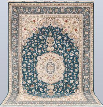 A part silk Tabriz carpet, so-called 50 Raj, approx. 306 x 200 cm.