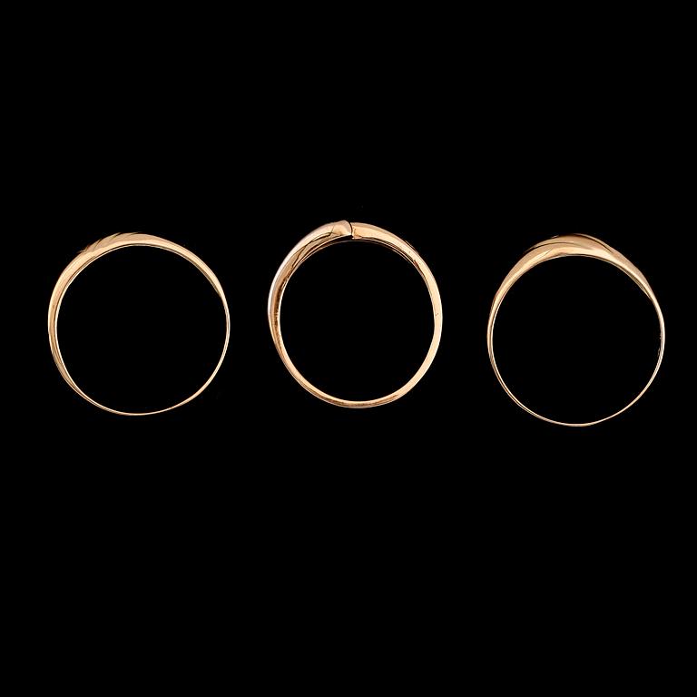 RINGAR, 3 st, 18 k guld med små diamanter, 1900-talets andra hälft. Vikt ca 4 gram.