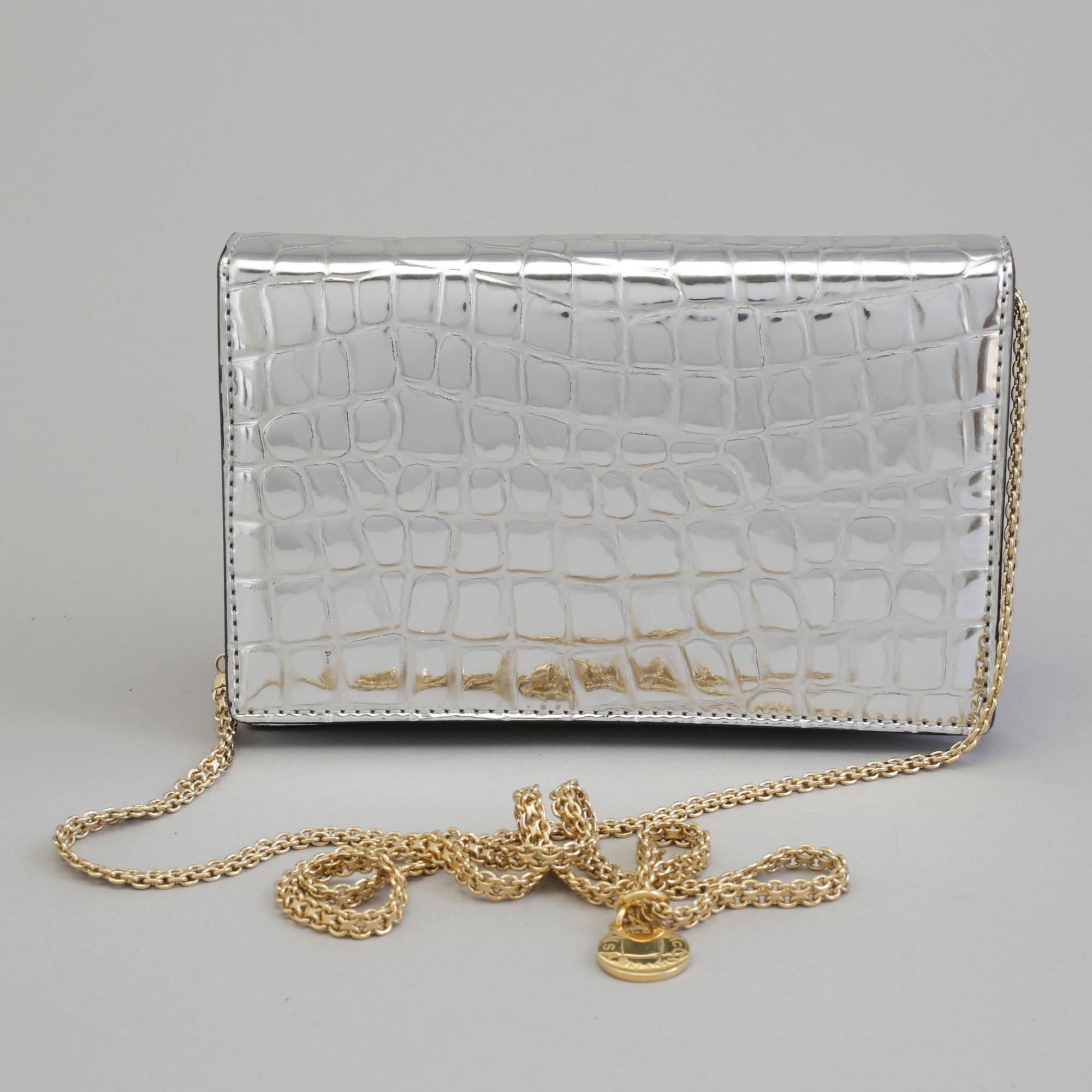 A bag by Stella Mc Cartney.