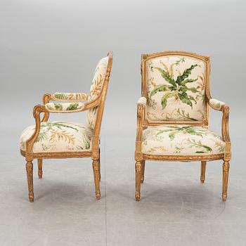 KARMSTOLAR, ett par. Louis XVI-stil. Sekelskiftet 1800/1900.