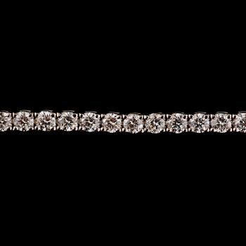 A diamond bracelet, total gem weight circa 3.48 cts.