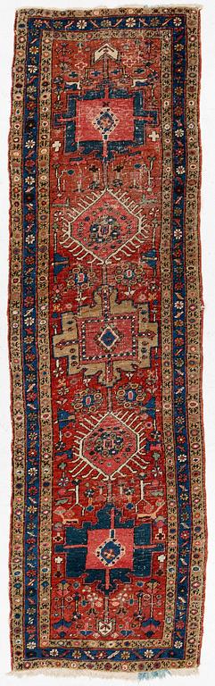 Gallerimatta, orientalisk, ca, 310 x 88 cm.