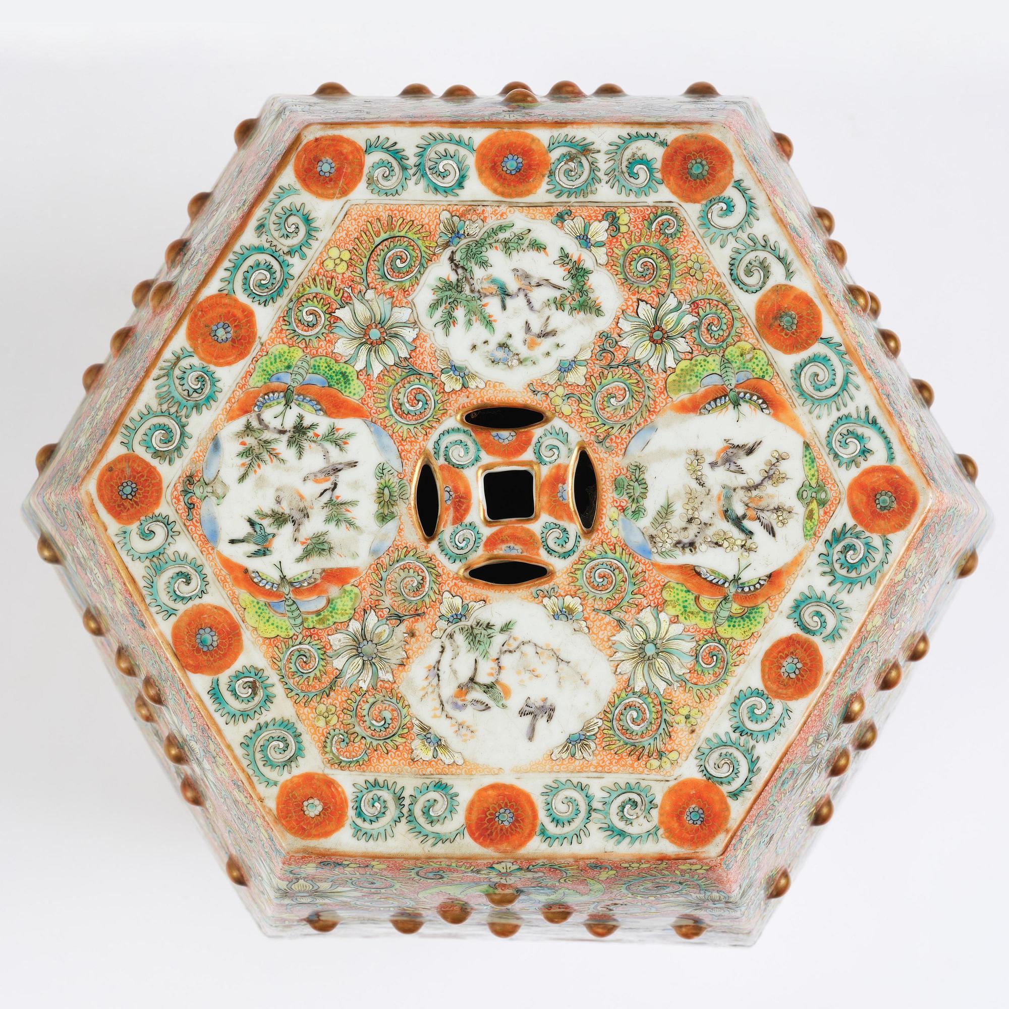 A Chinese Canton porcelain garden seat, around 1900.