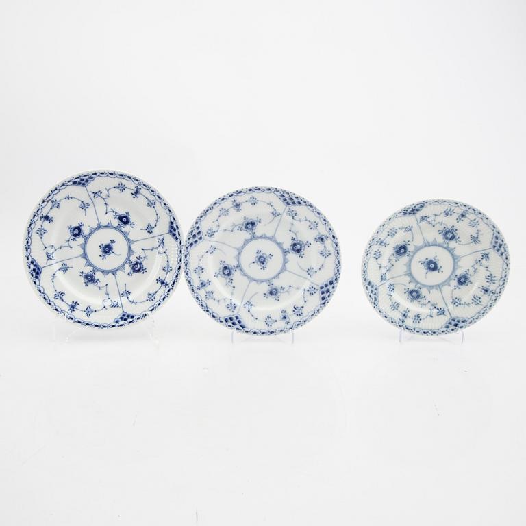 Dinnerware 58 pcs Musselmalet Royal Copenhagen porcelain, second half of the 20th century.