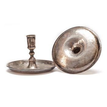 NATTLJUSSTAKAR, ett par, silver, J.P. Ernander, Uppsala, 1824. Vikt ca 354 g.