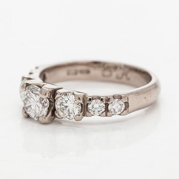 Sormus, briljanttihiontaiset timantit, 14K valkokultaa, Hanna K, Kuopio.