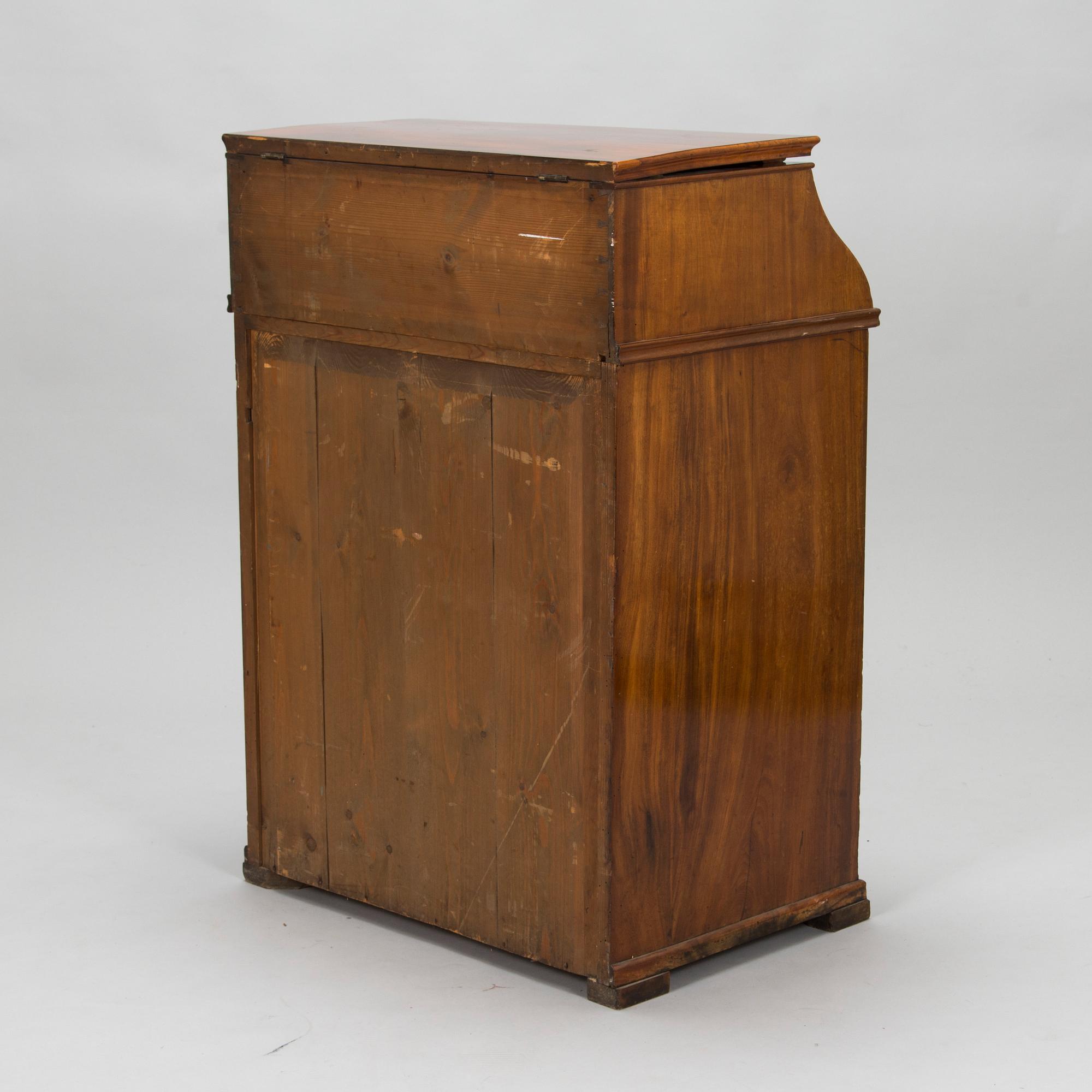 A washstand from the latter half of the 19th century, probably England.