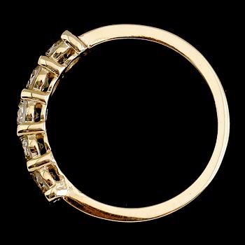 RING, 14 k guld, 5 briljantslipade diamanter tot ca 0.93 ct.