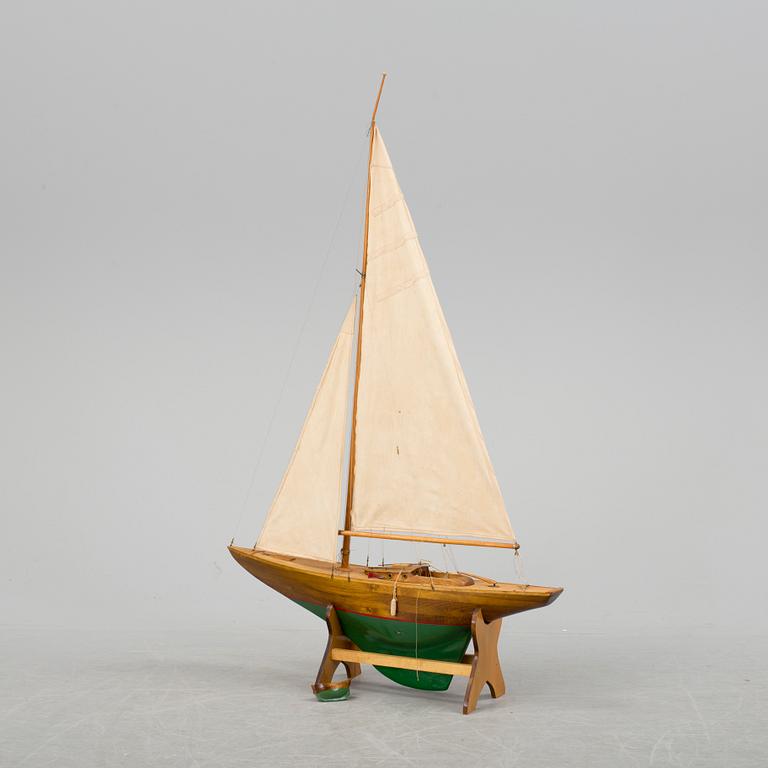 A MID 1900S BOAT MODEL.