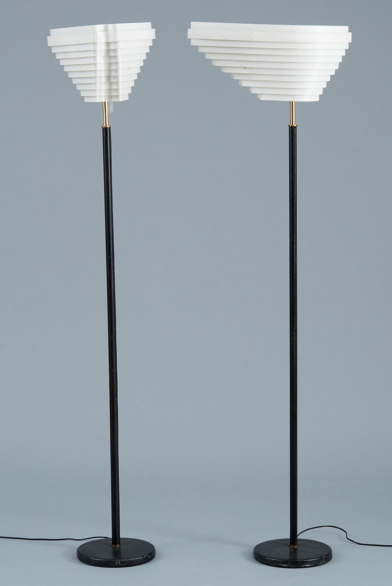 Alvar Aalto, GOLVLAMPA, ETT PAR, A 805.