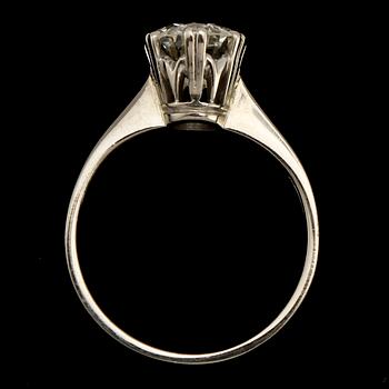 RING, 18k vitguld med briljantslipad diamant, 1.13 ct enl gravyr, stmpl CLR, Göteborg, 1971. Vikt 3 g.