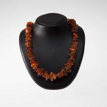 HALSBAND, 2 st, och ARMBAND, bärnsten, 1900-tal.
