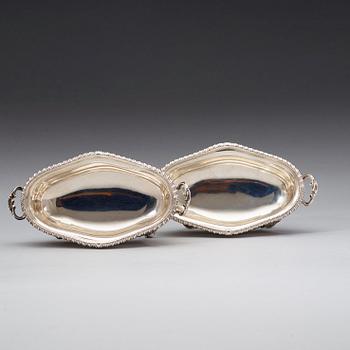SÅSTERRINER med lock, ett par, av Sebastian & James Crespell, London 1772.