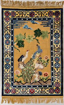 MATTO,  a semi-antique/an old silk China figural relief, ca 176-177 x 121,5-125,5 cm.