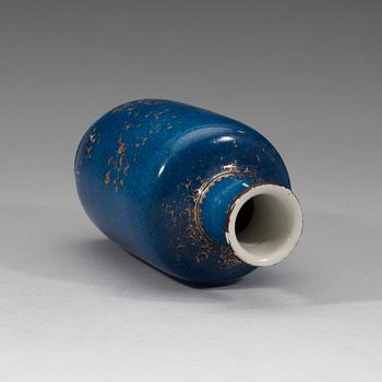 A powder blue vase, Qing dynasty, 18th Century.