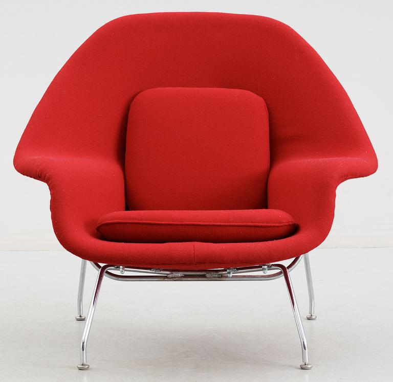 An Eero Saarinen 'Womb chair' by Knoll International,