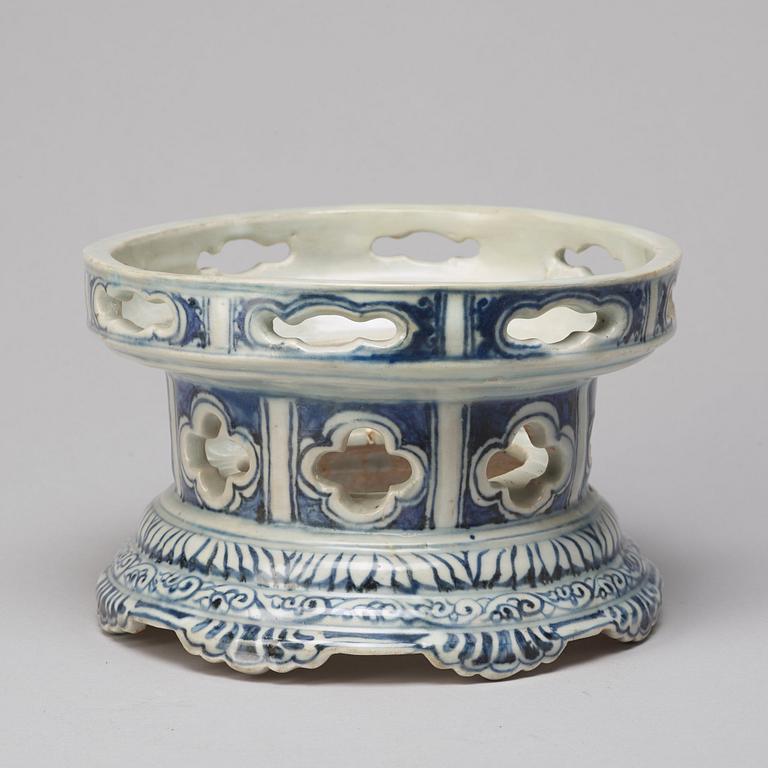 STÄLL, porslin. Thailand, 16/1700-tal.