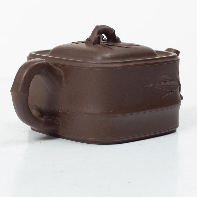 Två tekannor, yixing, Kina, tidigt 1980-tal.