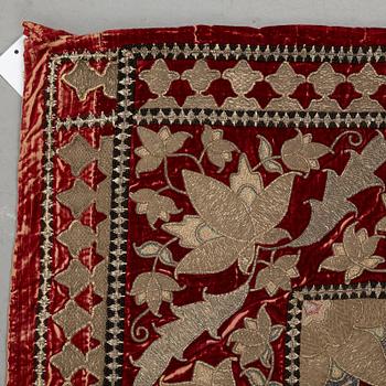 Broderi, antik persisk sammet, ca 150 x 103,5 cm, 1700 - 1800-tal.