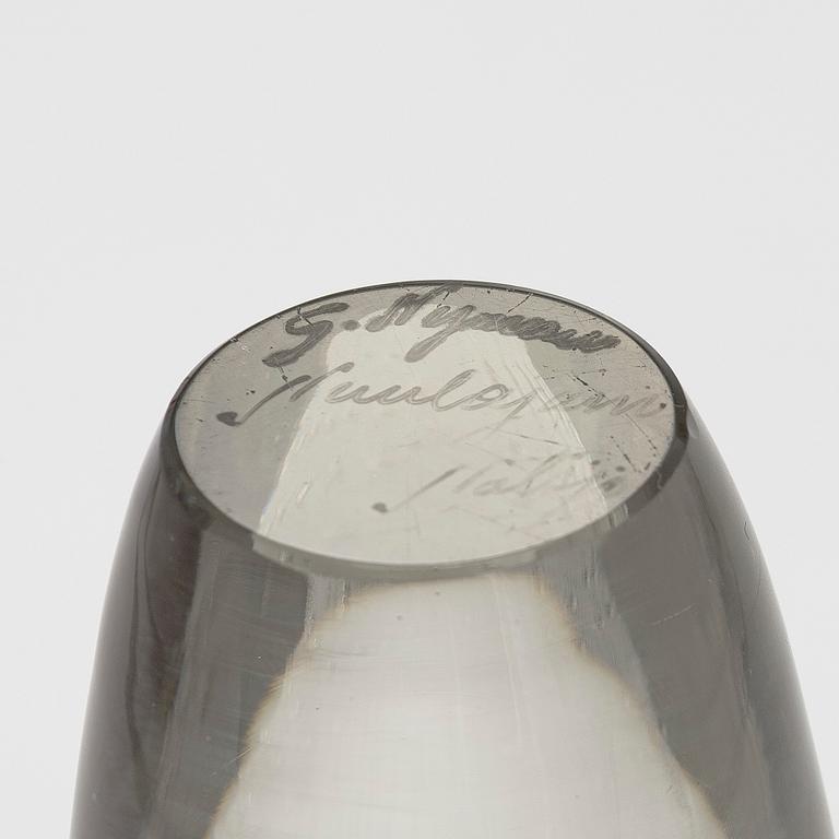 Gunnel Nyman, a model 'GN 31' glass vase, signed G. Nyman Nuutajärvi Notsjö. Designed in 1947.