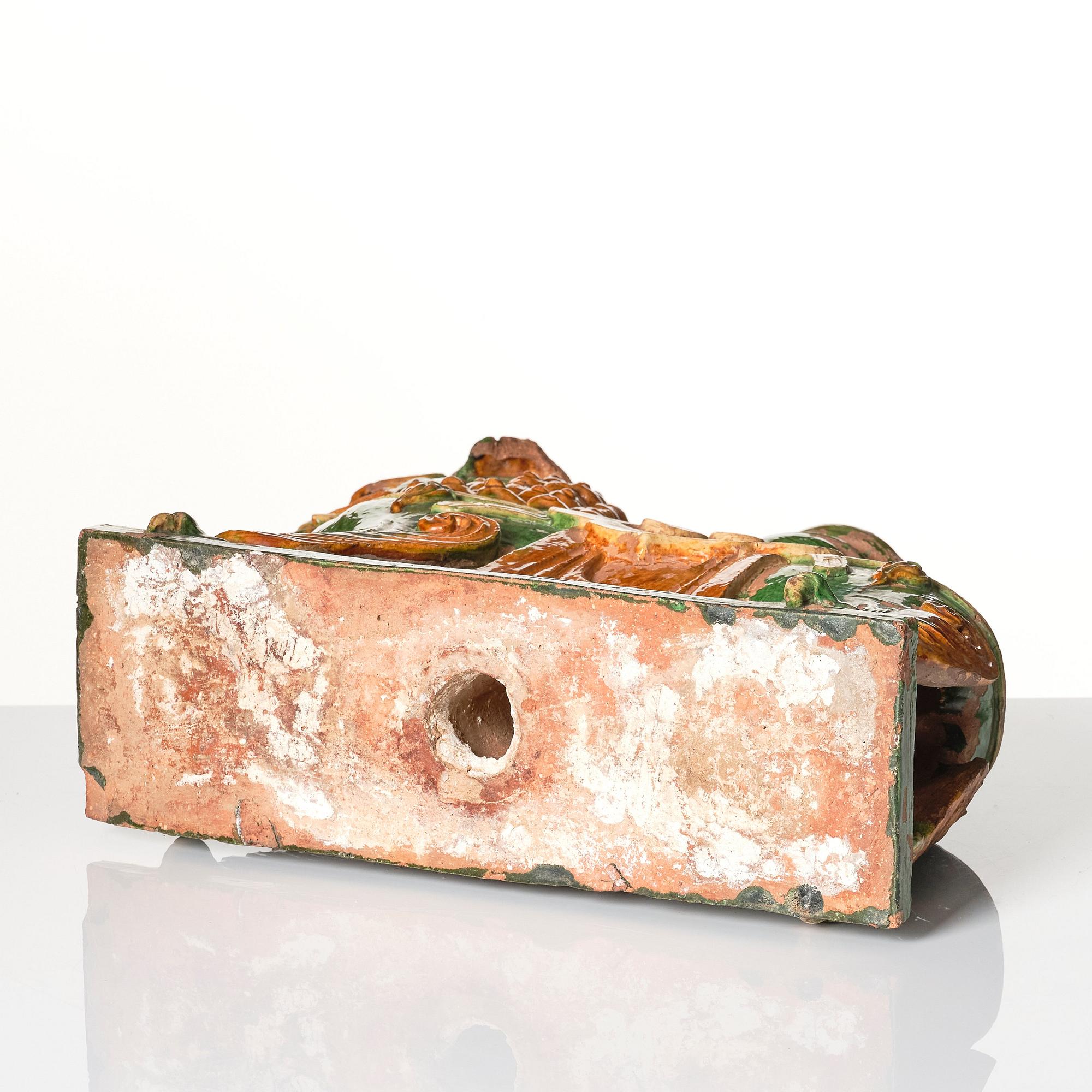 Rökelse/ljushållare, keramik. Sen Mingdynasti (1368-1644).