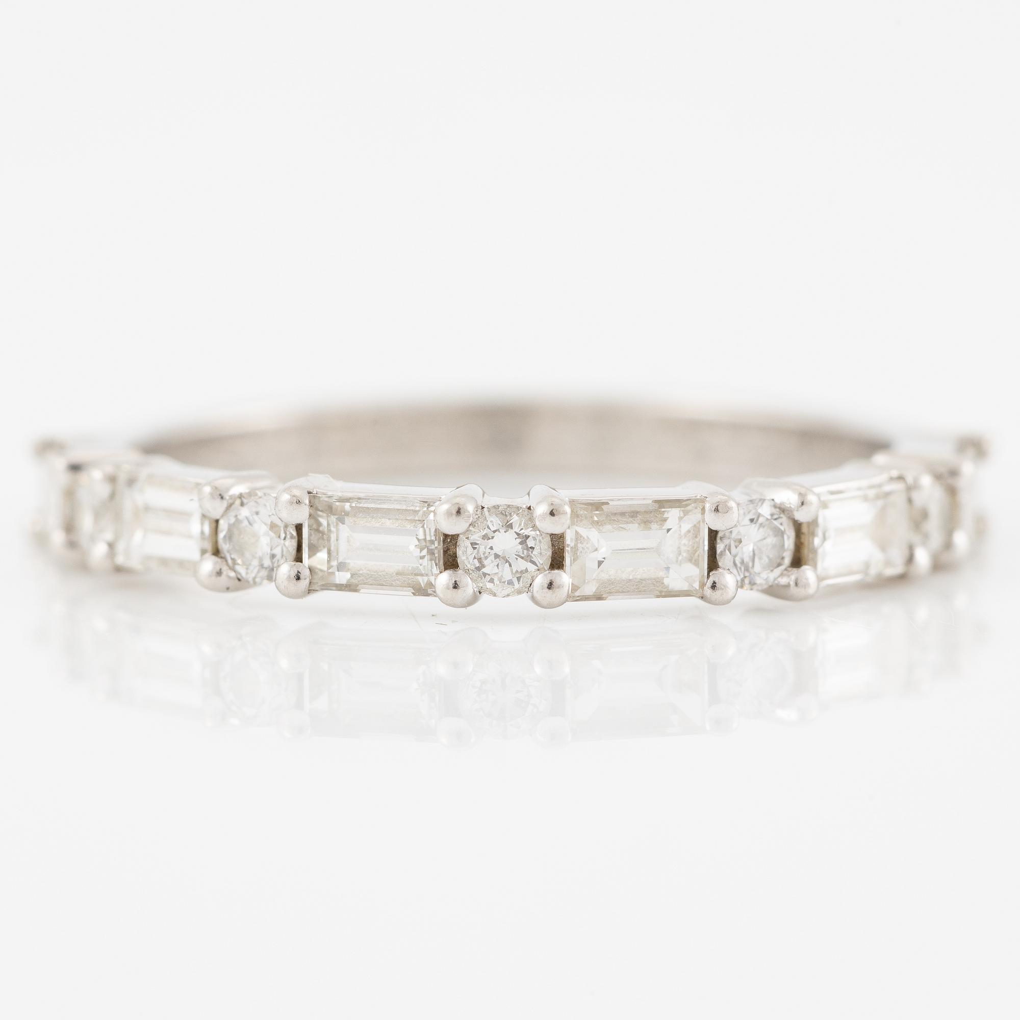 Ring platina med baguette- och runda briljantslipade diamanter, Emma Engelbert.