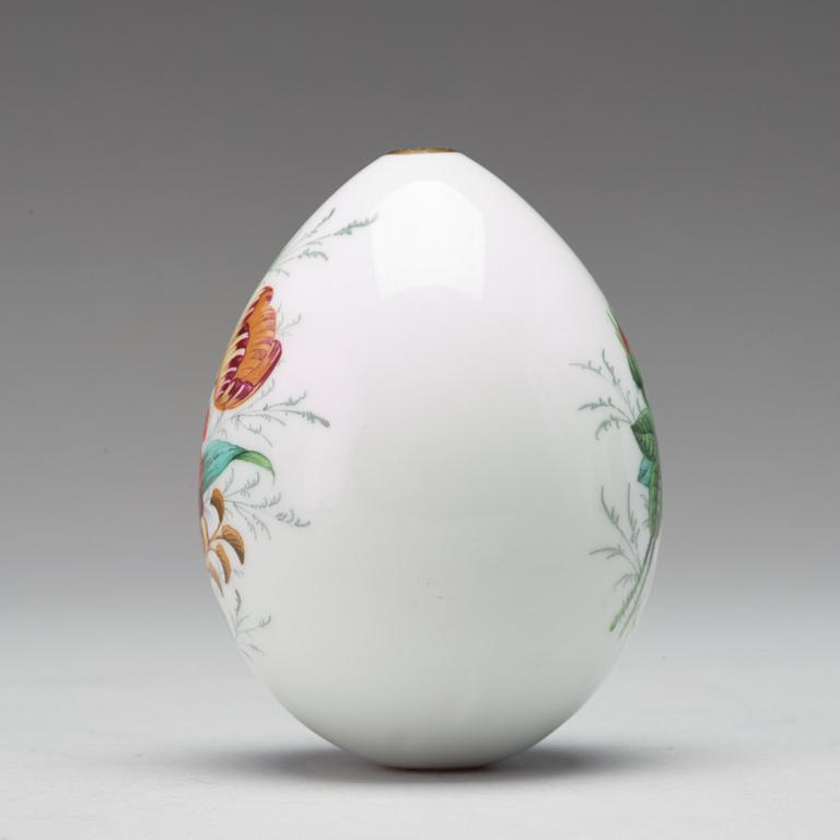 A Russian porcelain egg, circa 1900.