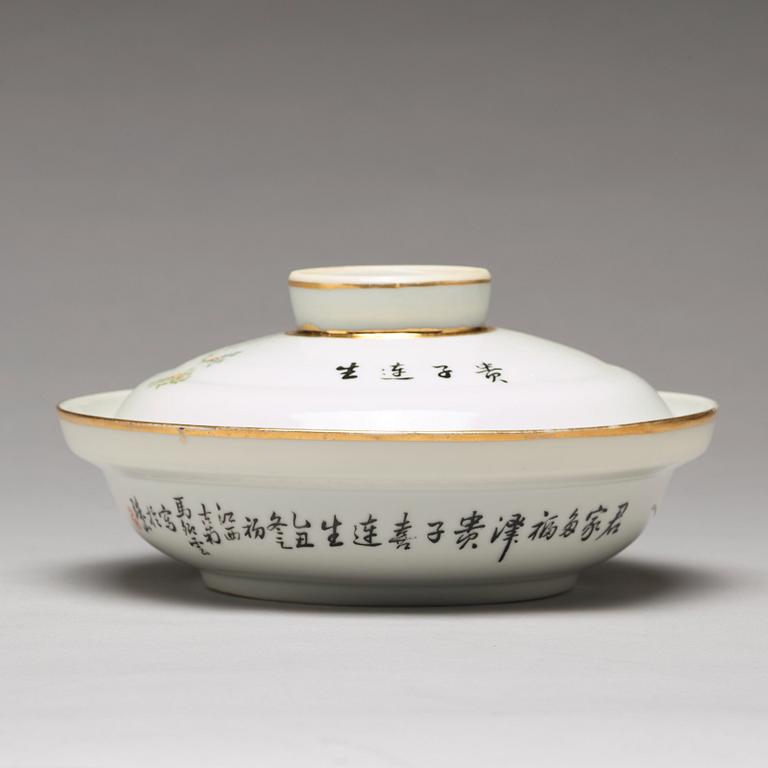 A Chinese famille rose bowl with cover, signed Ma Qingyun, 20th Century.