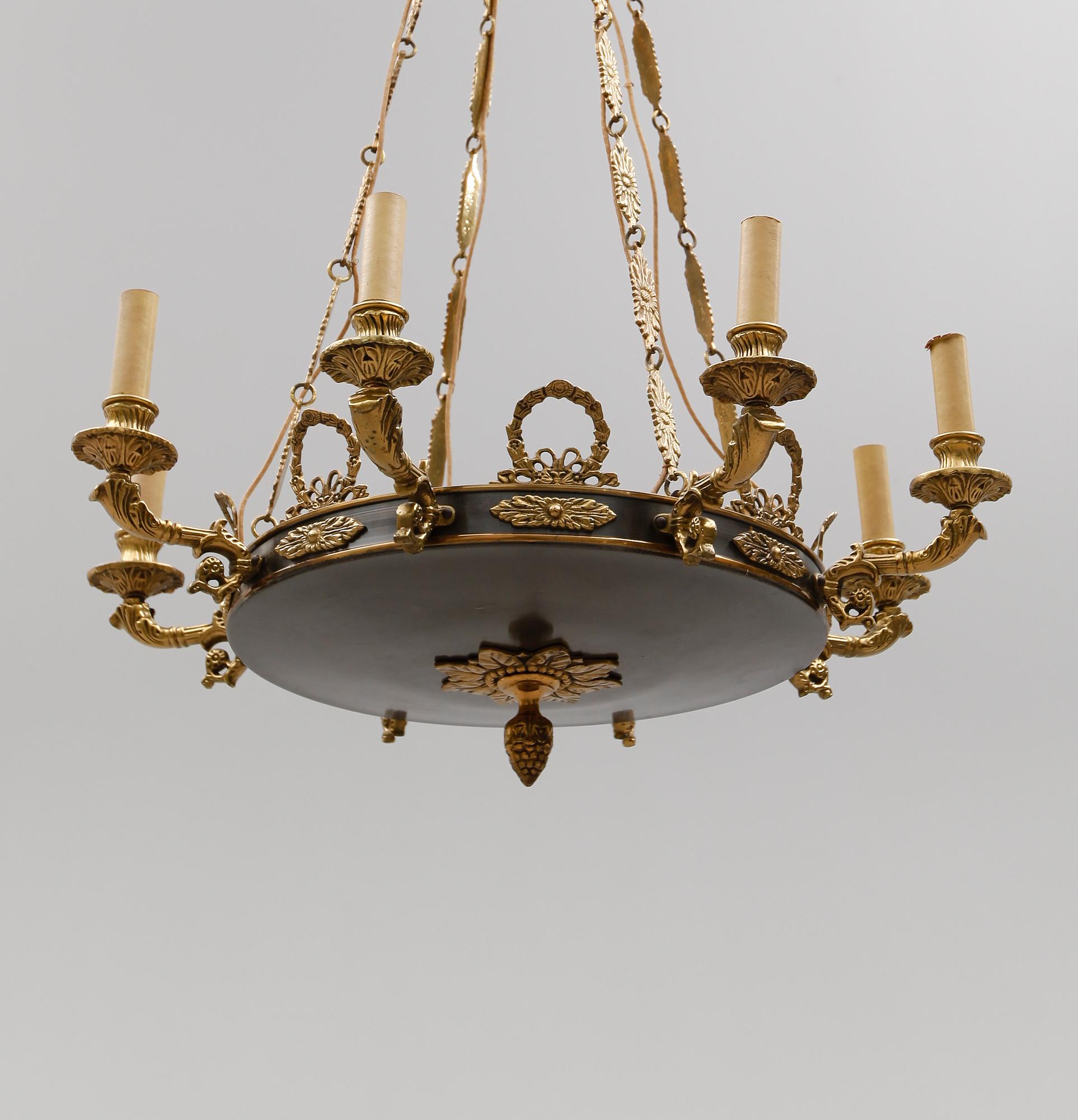 TAKAMPEL, empirestil, 1900-talets mitt. Höjd ca 85 cm.