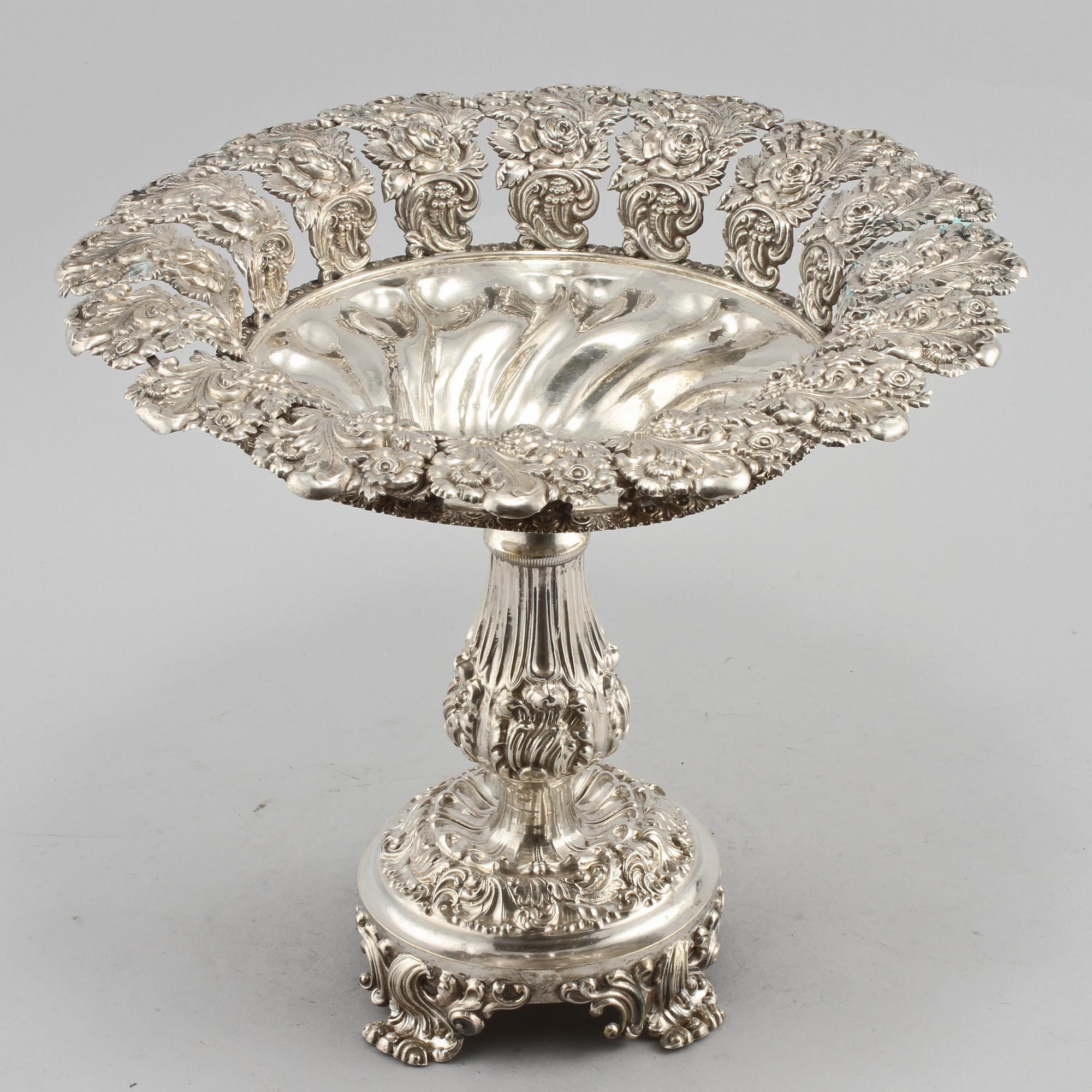 UPPSATSSKÅL, Troligen Gustaf Möllenberg. 1800-talets mitt. Vikt 790 g.