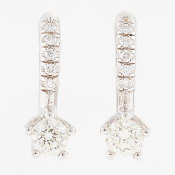 Earrings, 18K white gold set with brilliant-cut diamonds.