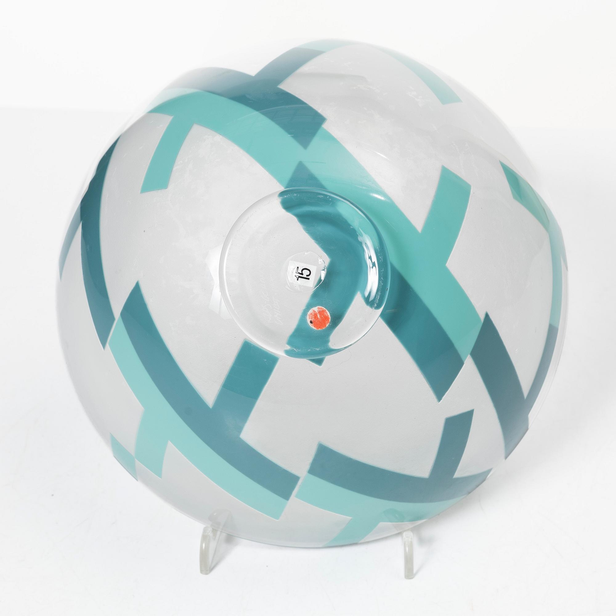 Klas-Göran Tinbäck, skål, egen ateljé, blåst av Wilke Adolfsson, 1995.