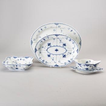 SERVISDELAR, porslin, 59 delar, "Musselmalet, halvblond", Royal Copenhagen.