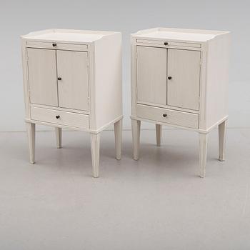 SÄNGBORD, 1 par, gustaviansk stil, 1900-talets andra hälft.