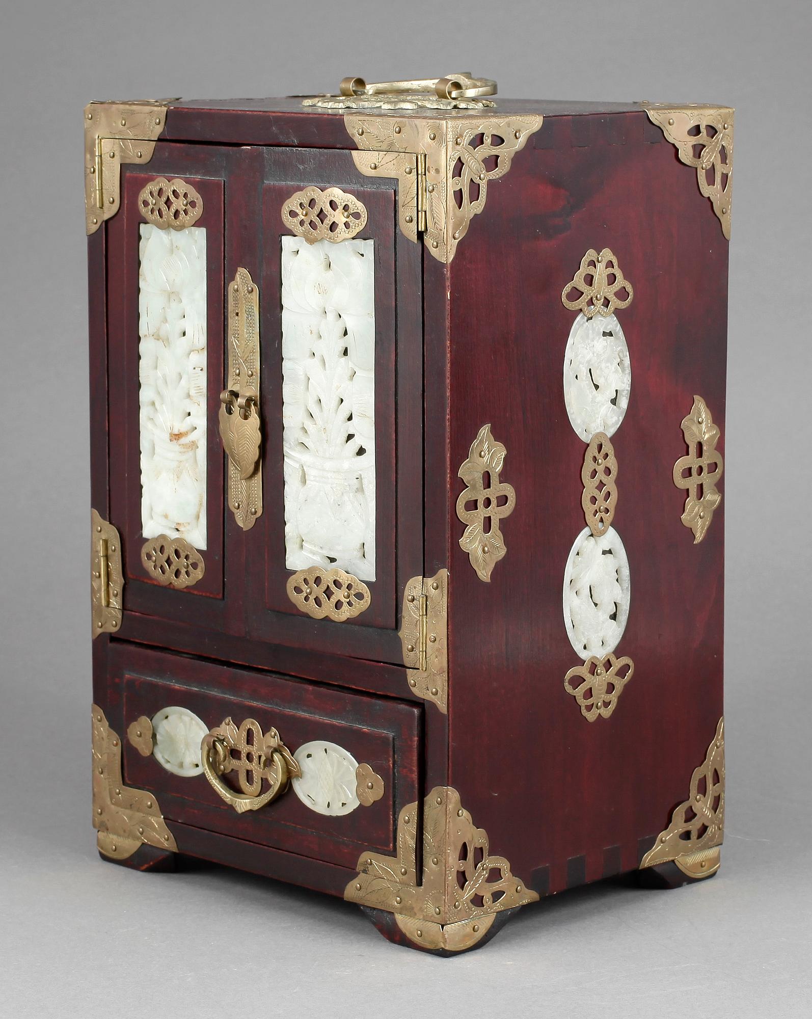 MINIATYRSKÅP, Kina, 1900-talets mitt.