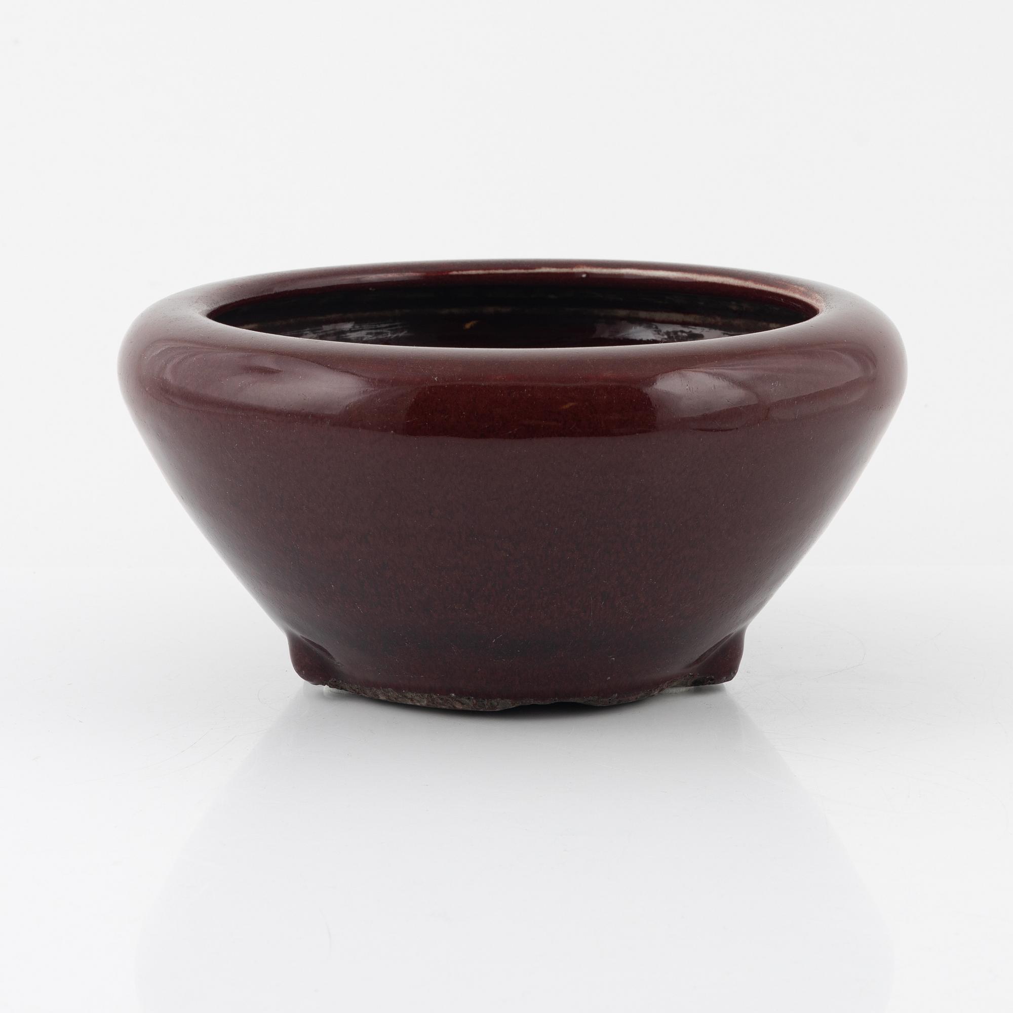 A sang de boef glazed censer, late Qing dynasty, circa 1900.