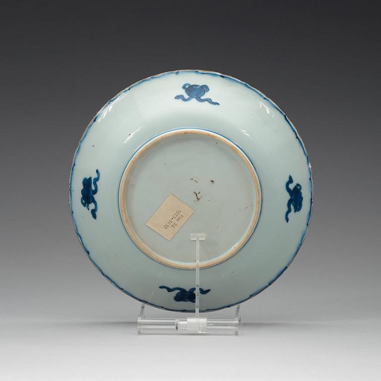 A set of three blue and white dishes, Ming dynasty, Tianqi/Chongzhen 1620-1644.