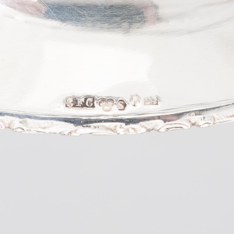 Firma CARL FREDRIK CARLMAN, SOCKERSKÅLAR med STRÖSKEDAR, ett par, silver, gustaviansk stil, Stockholm 1928-29.